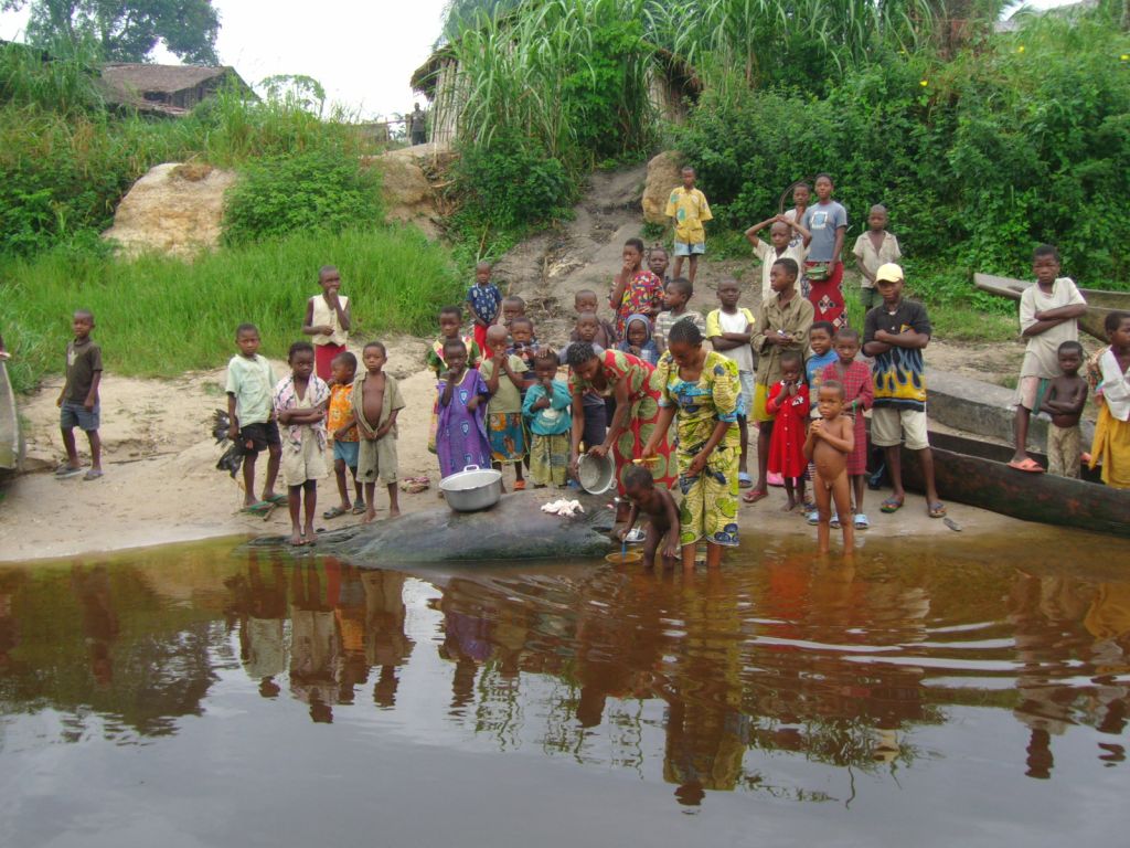 Kongo Fluss Ufer Bevölkerung