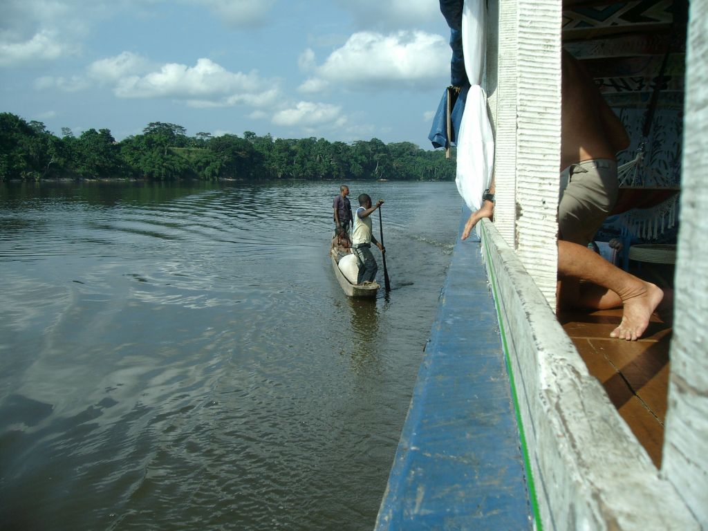 Kongo Fluss Kreuzfahrt Hausboot Leute