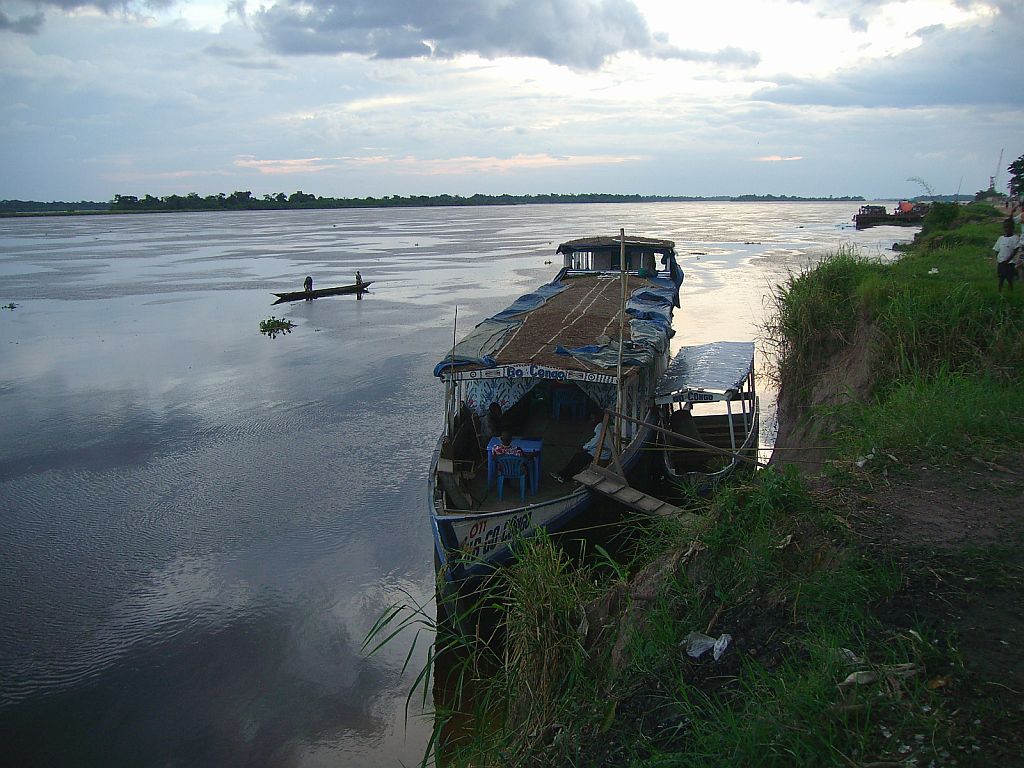 Kongo Hausboot Übernachtung