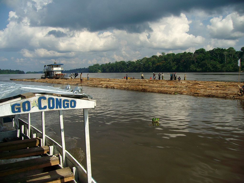 Kongo River Boat