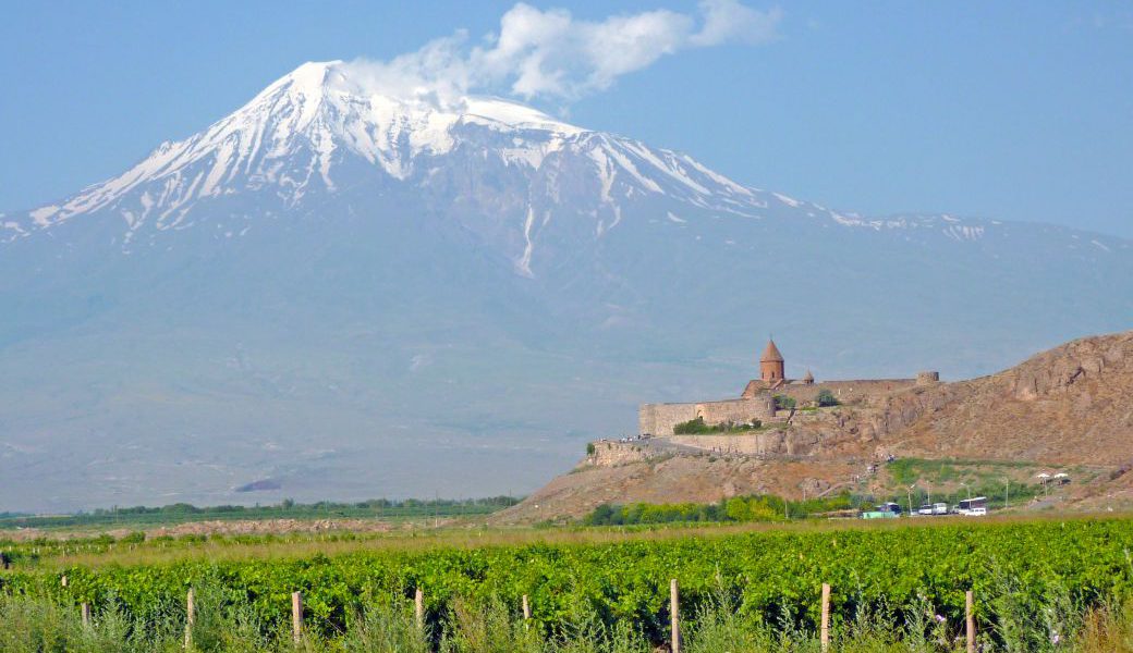 Armenien Kloster-Khor-Virap-vor-dem-Ararat-bearbeitet-1040x600