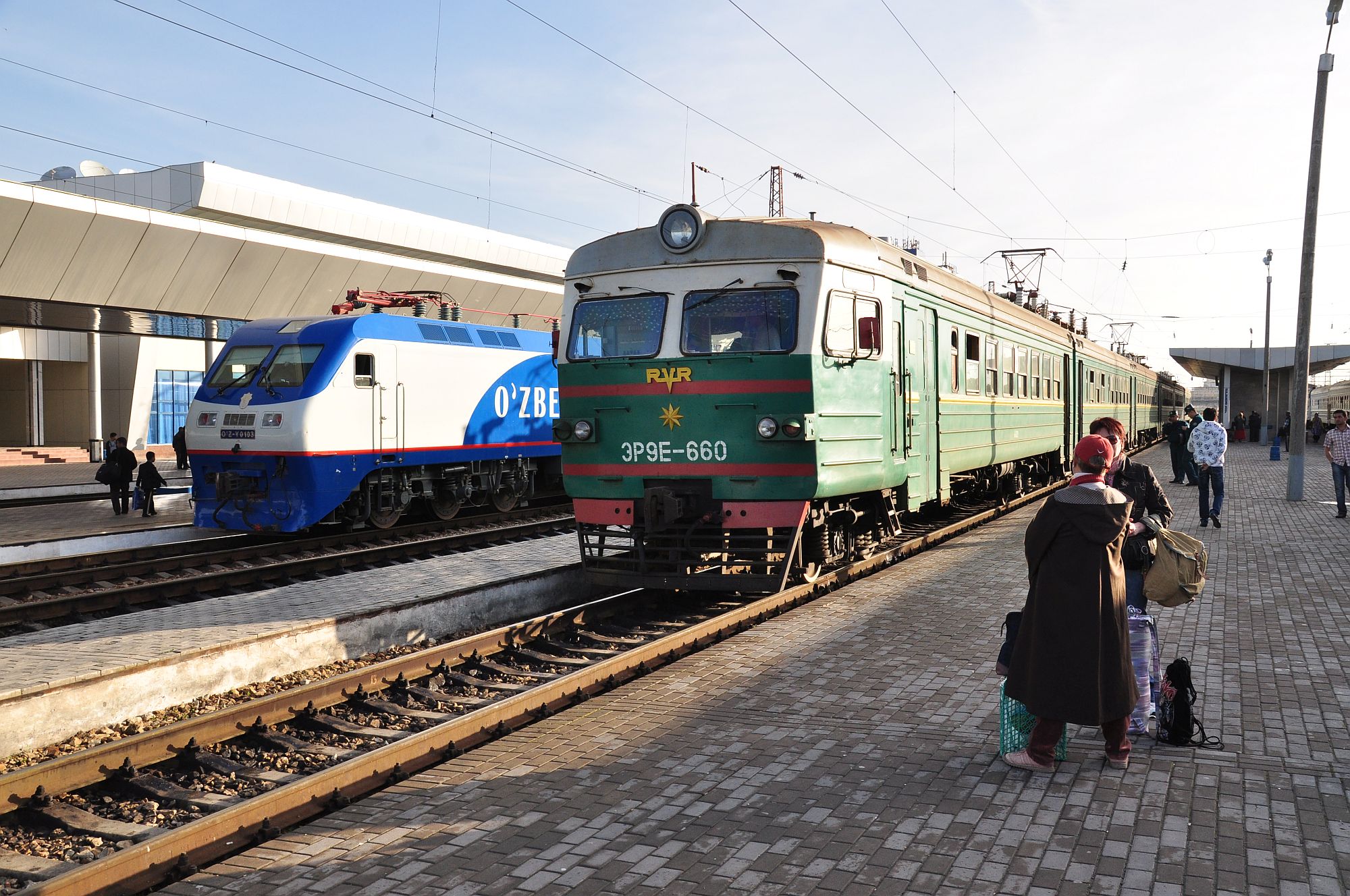 Usbekistan Zug 2000px 001
