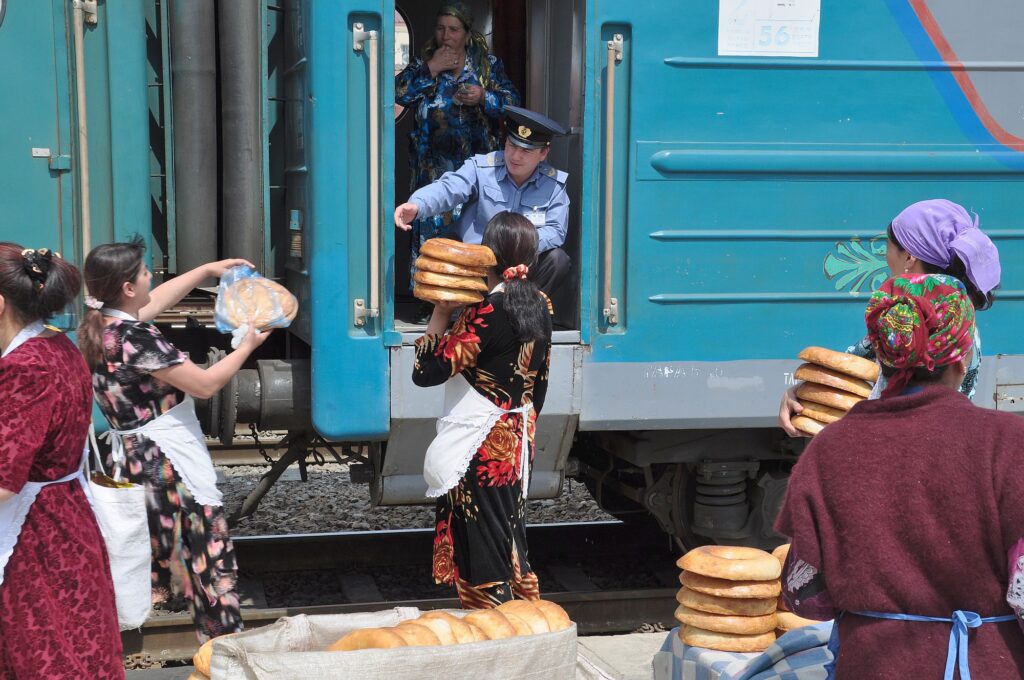 Usbekistan Zug 2000px 027