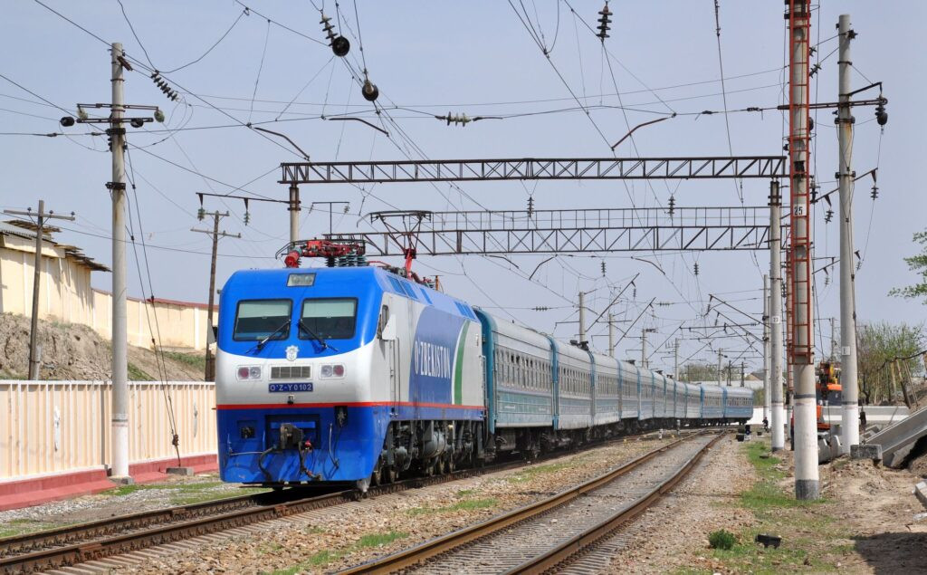 Usbekistan Zug 2000px 043